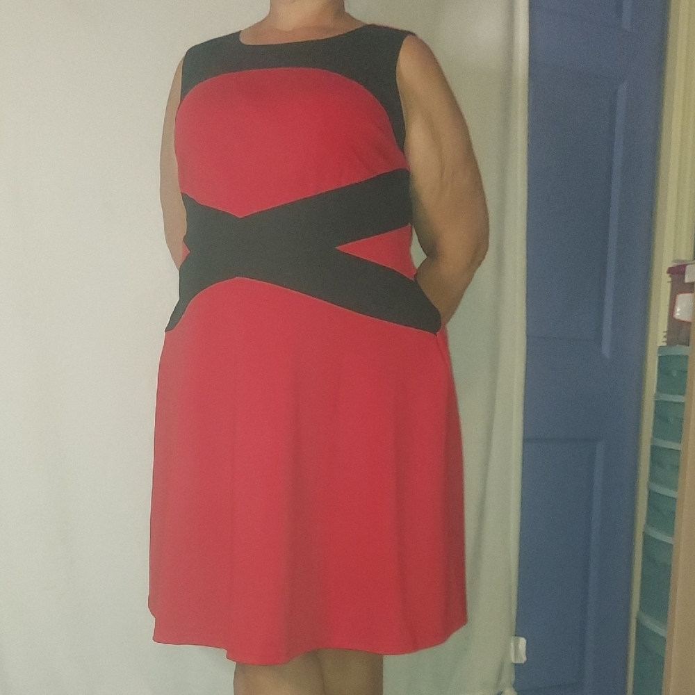 Chic Red and Black Sleeveless Mini Dress